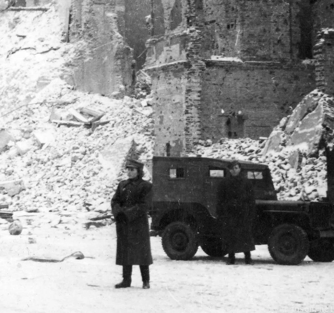 波蘭第一軍使用的吉普車是美國按照租借計劃提供的.jpg 波蘭第一軍使用的吉普車是美國按照租借計劃提供的.jpg