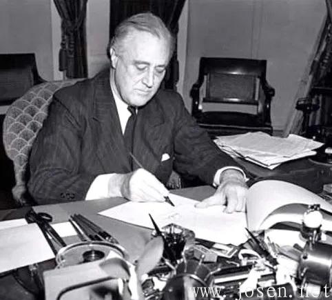 羅斯福簽署租借法案.jpg 羅斯福簽署租借法案.jpg